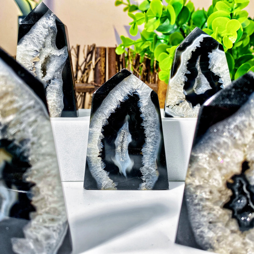 Natural Black Sardonyx Agate Geode Point – Home Decor