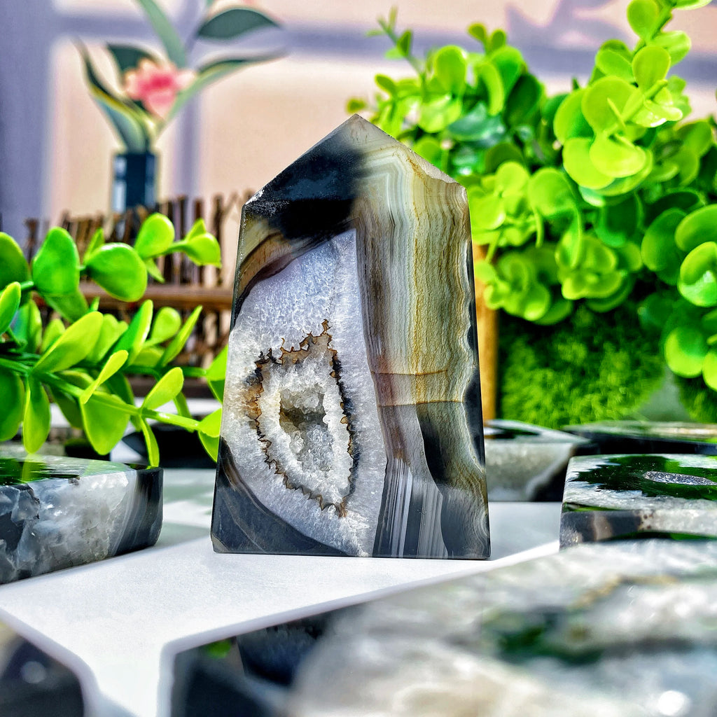 Natural Black Sardonyx Agate Geode Point – Home Decor