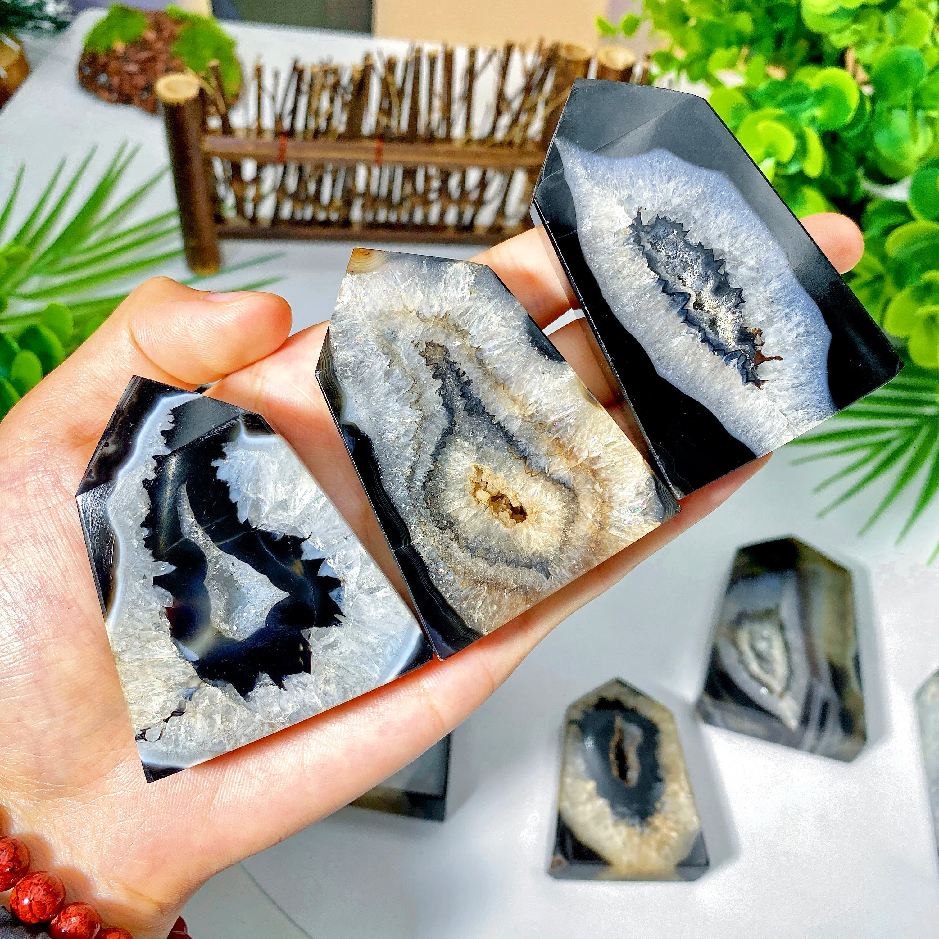 Natural Black Sardonyx Agate Geode Point – Home Decor